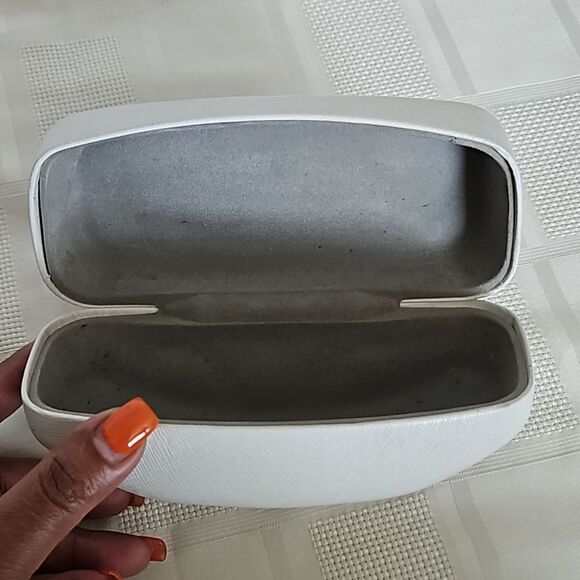 Michael Kors Women's Sunglasses Case White - Picture 4 of 16